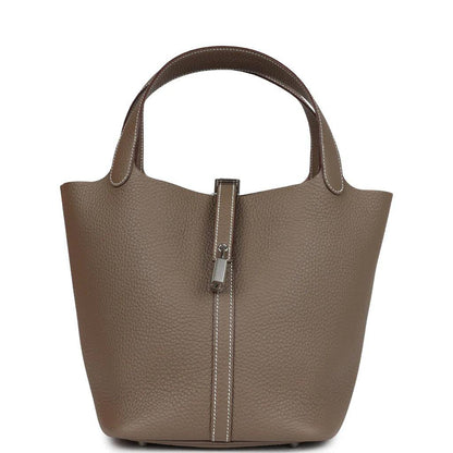 Hermes
Best quality

With box’s
🎁🎁🎁

90 dhs❣️
size 22cm

Zain158
♥️♥️♥️