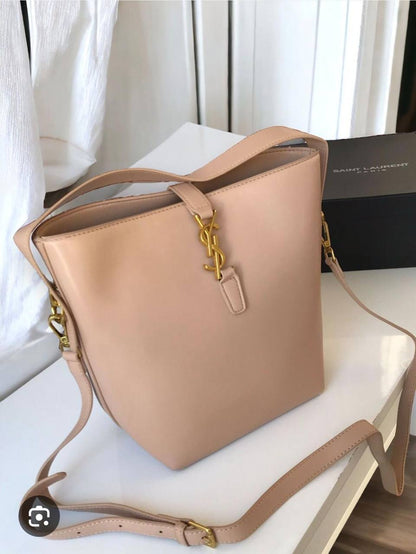 YSL
GOOD QUALITY 
115 dhs✅

Zain200
♥️♥️♥️