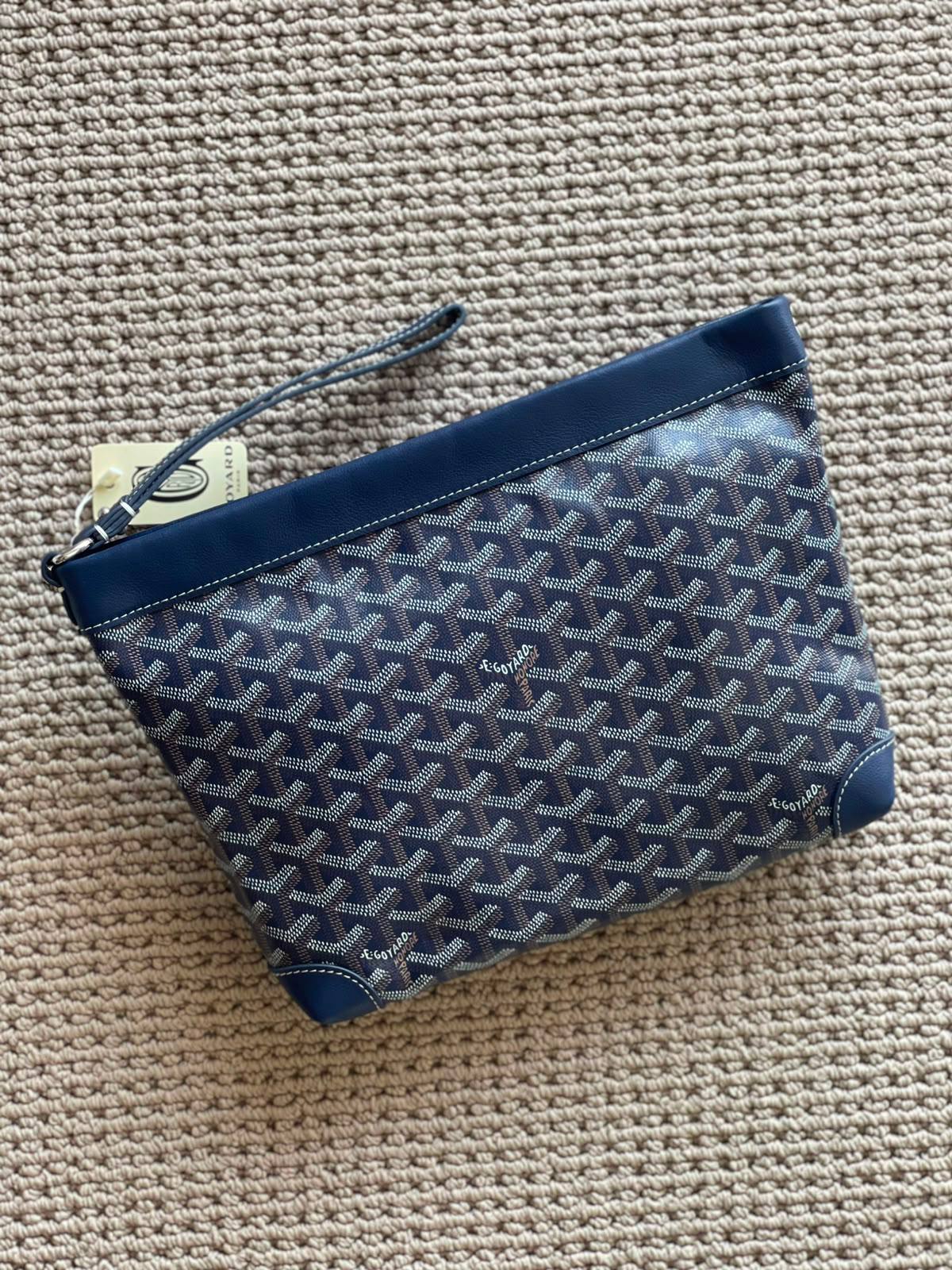 GOYARD
*Pouch*
*Master Quality*
450 dhs✅

Zain179
♥️♥️♥️