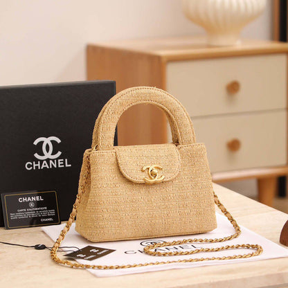 Chanel 
100 dhs✅
With box
🎁🎁🎁

size 19×7×13cm

Zain42
♥️♥️♥️