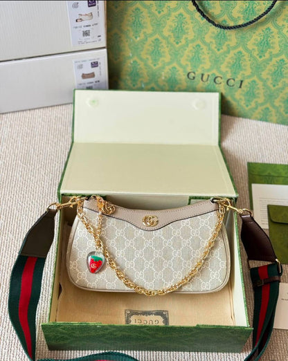 Gucci
100 dhs🇦🇪🇦🇪
good-quality with box 

Zain35
♥️♥️♥️
