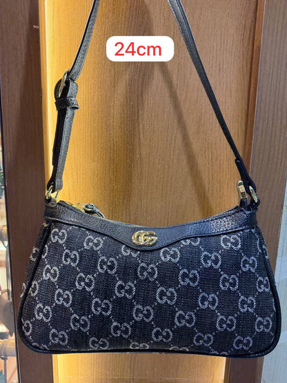 Gucci

19cm with box 90 dhs💓

24cm with box 95 dhs💓

Zain168
♥️♥️♥️