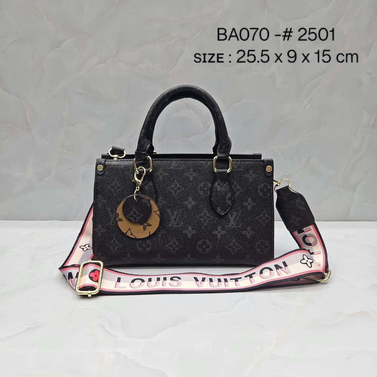 LV
ᴇᴀsᴛ ᴡᴇsᴛ ᴍᴏɴᴏɢʀᴀᴍ
sɪᴢᴇ : 25.5 cm

70 dhs🪙💕

Zain31
♥️♥️♥️