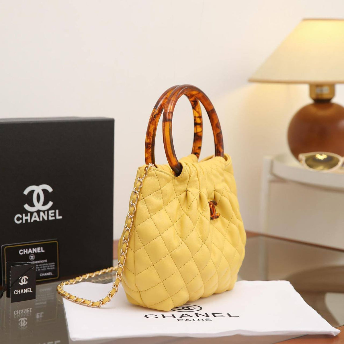 CHANEL 

NEW DESIGN 

High QUALITY 

WITH BOX 
95 dhs🇦🇪🇦🇪

Zain17
♥️♥️♥️