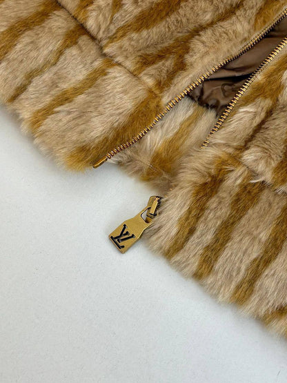 *LV*
Men’s Jacket
Master Quality 
SMLXLXXL
800 dhs🪙🌨️

Zain276
♥️♥️♥️