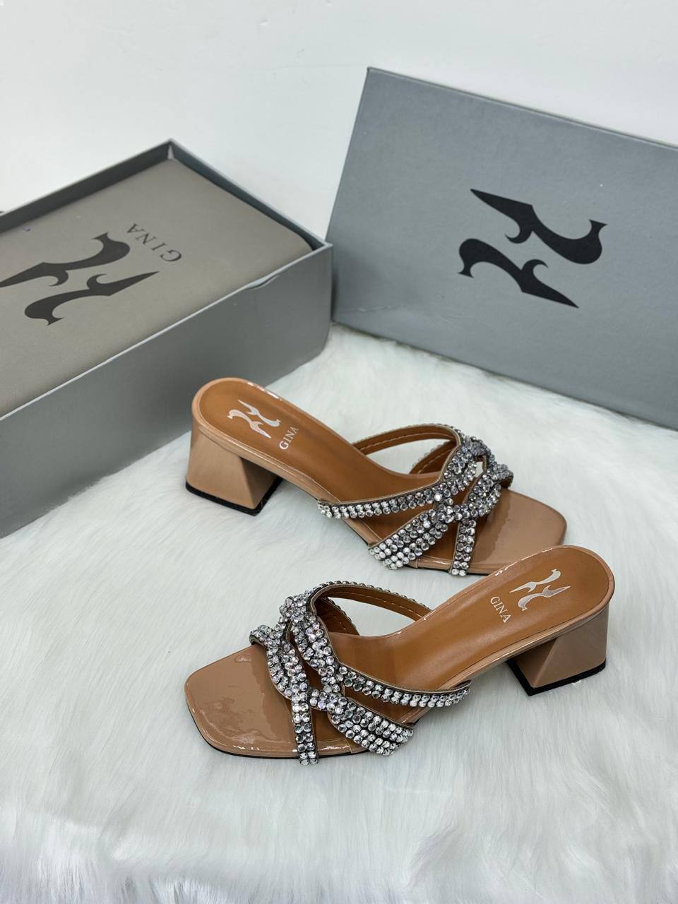 Gina 
💯high quality
110 dhs👑

Zain86
♥️♥️♥️