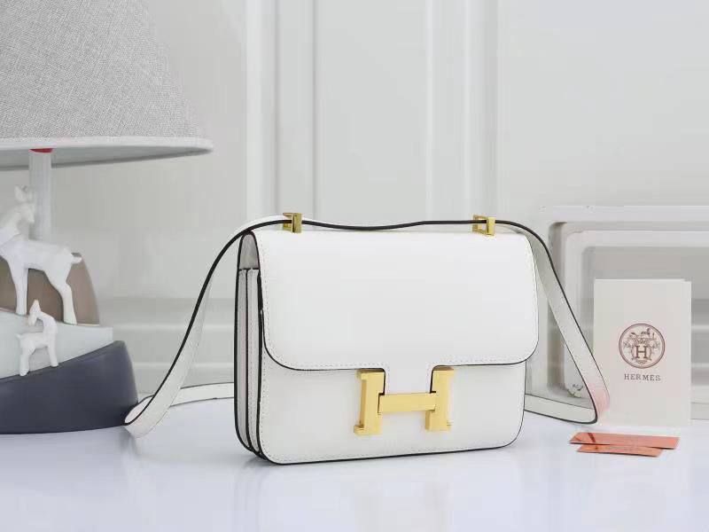 Hermes
100 dhs✅
with box
🎁🎁🎁

size
Small 19×6×15cm
Medium 24×6×17cm

Zain42
♥️♥️♥️