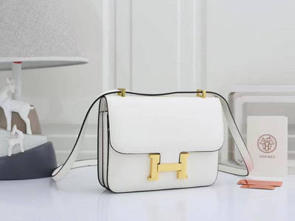 Hermes
100 dhs✅
with box
🎁🎁🎁

size
Small 19×6×15cm
Medium 24×6×17cm

Zain42
♥️♥️♥️