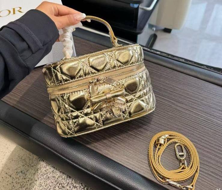 DIOR

Mini Vanity

Master quality

17*12*8 cm 
with box

280 dhs🇦🇪🇦🇪
again available

Zain95
♥️♥️♥️