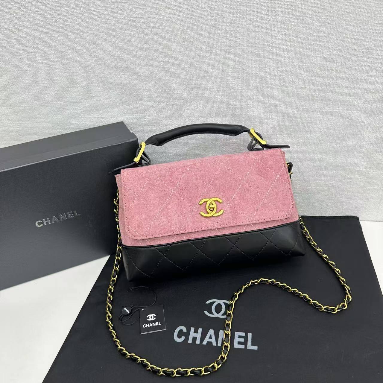 Chanel
withbox 
115 dhs✅

Zain143
♥️♥️♥️