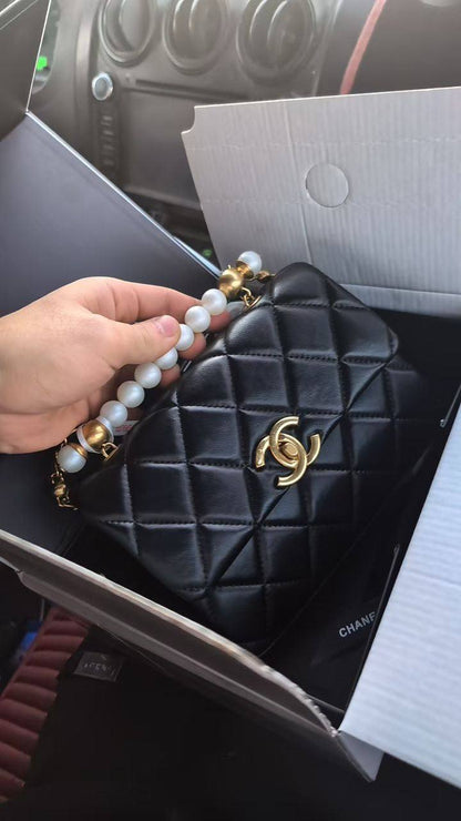 Chanel

150 dhs🇦🇪🇦🇪

Double box


Zain35
♥️♥️♥️