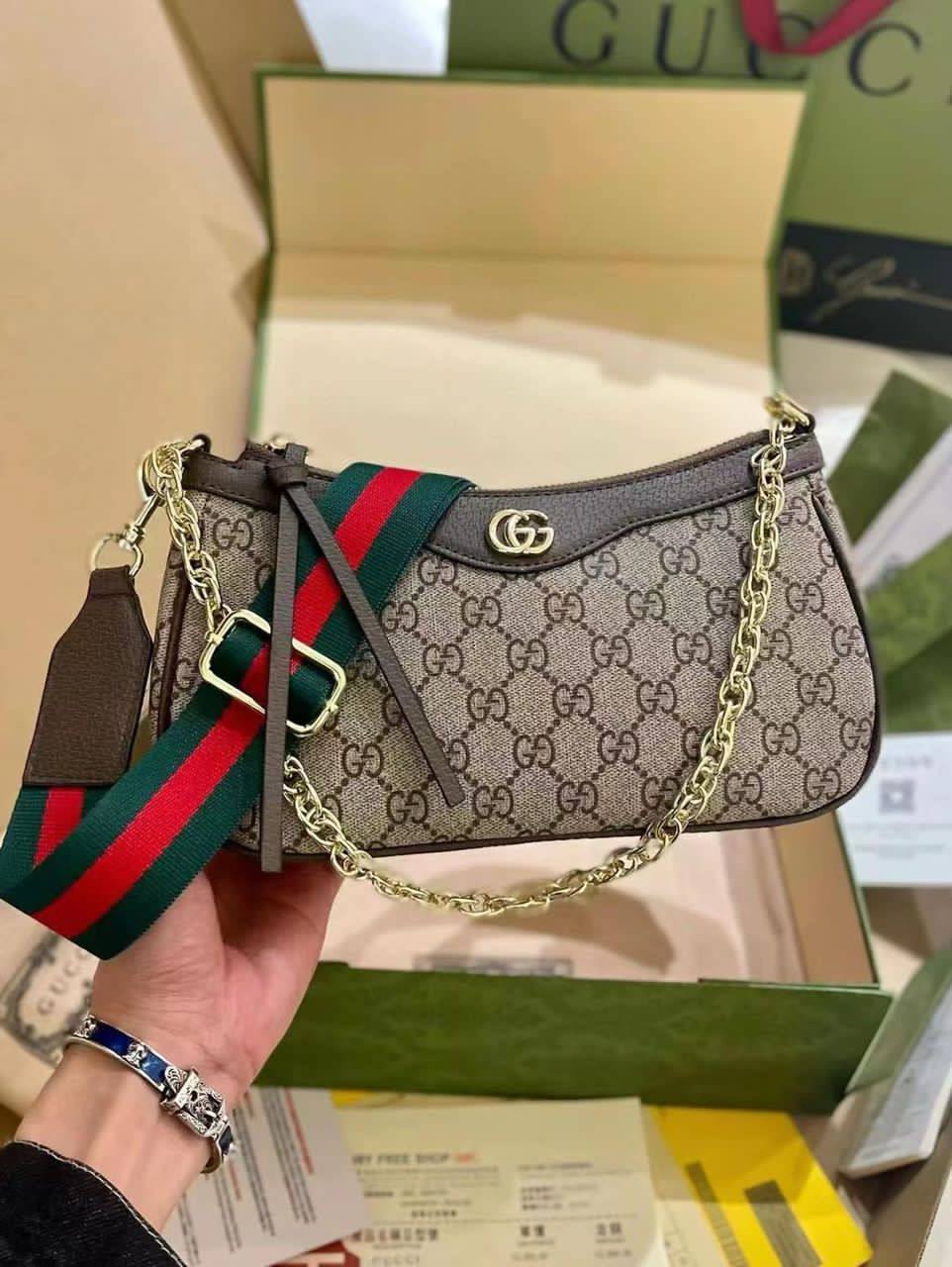 Gucci
90 dhs🪙🌨️
SIZE：24cm

 with box
🎁🎁🎁

Zain35
♥️♥️♥️
