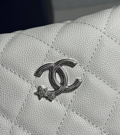 Chanel

95 dhs❤️

with box
🎁🎁🎁

size 21cm

Zain26
♥️♥️♥️