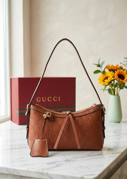GUCCI 
GOOD QUALITY 🔥💯
85 DHS✅

WITH BOX 📦

Zain28
♥️♥️♥️
