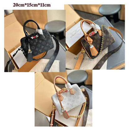 LV

 NEW CAME HIGH QUALITY 

WITH BOX🎁🎁🎁

115 dhs🌺

Zain39
♥️♥️♥️