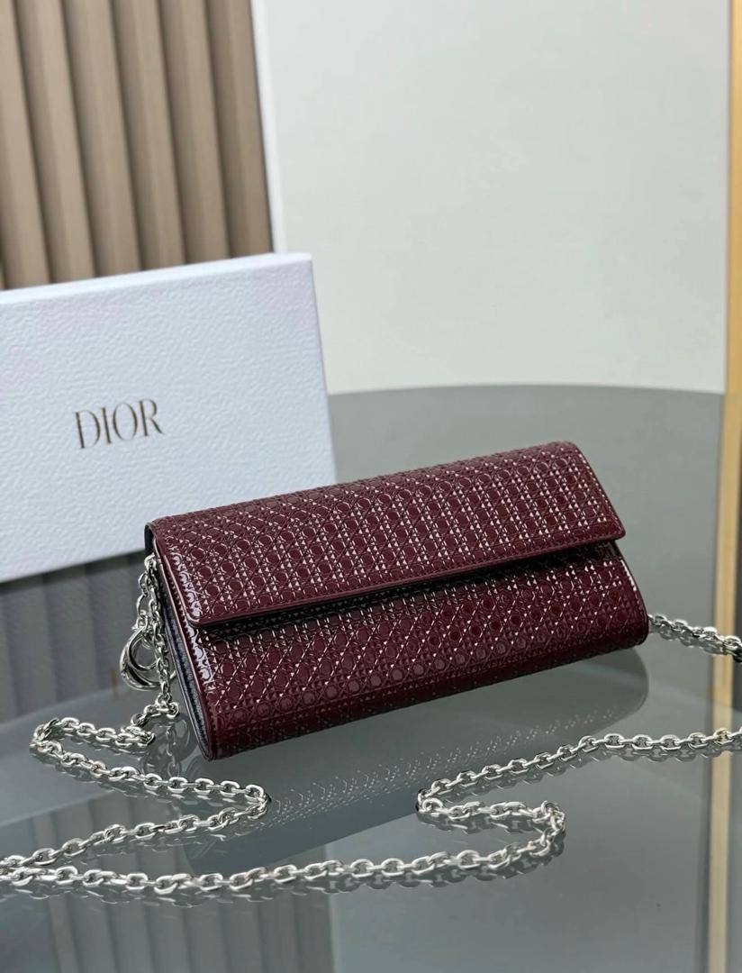 Dior
95 dhs❣️ 
high quality 

With box
🎁🎁🎁

Zain26
♥️♥️♥️