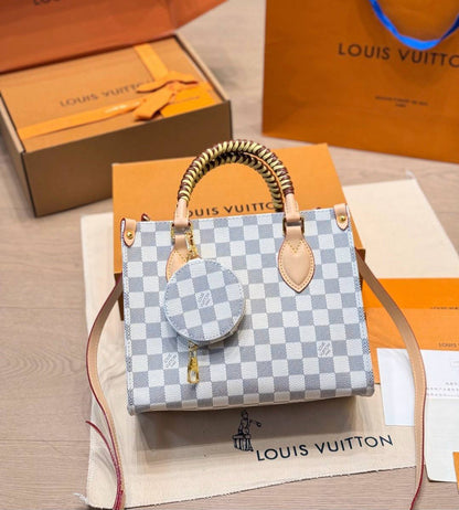 LV
 NEW DESIGN NASTER QUALITY 
260 dhs✅

Zain295
♥️♥️♥️