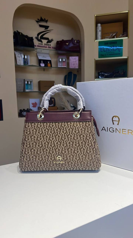 AIGNER 
Class A quality 
with box 
140 dhs💓

Zain175
♥️♥️♥️