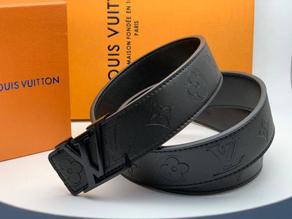 LV Belt

With box 
🎁🎁🎁

40 dhs🪙💕

Zain93
♥️♥️♥️