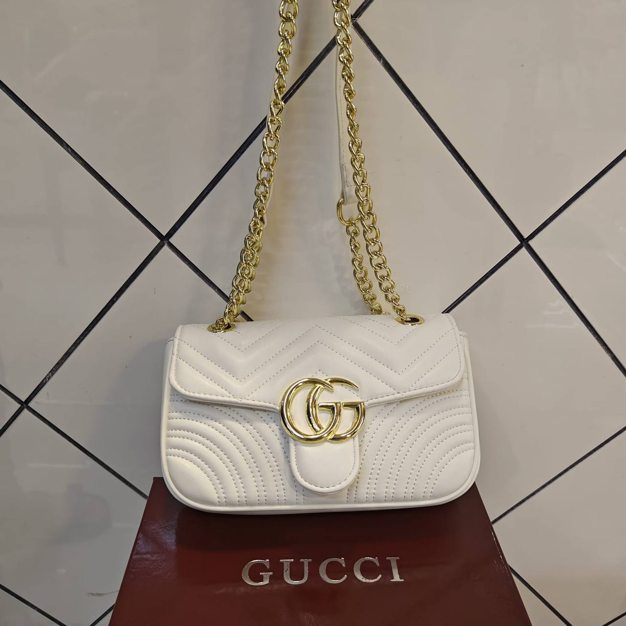 Gucci 
95 dhs🪙🌨️ 

with box
🎁🎁🎁

Zain235
♥️♥️♥️