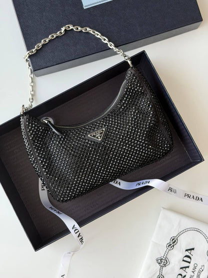 Prada
*vip quality 22 cm*
950 dhs🌺

Zain257
♥️♥️♥️