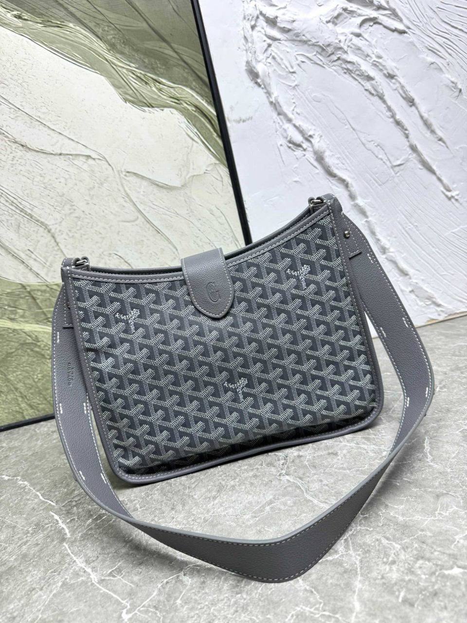 Goyard 🙋🏻‍♀️💕
Master🌺🌺
27cm🫶🏼🫶🏼  
260 dhs💓

Zain297
♥️♥️♥️