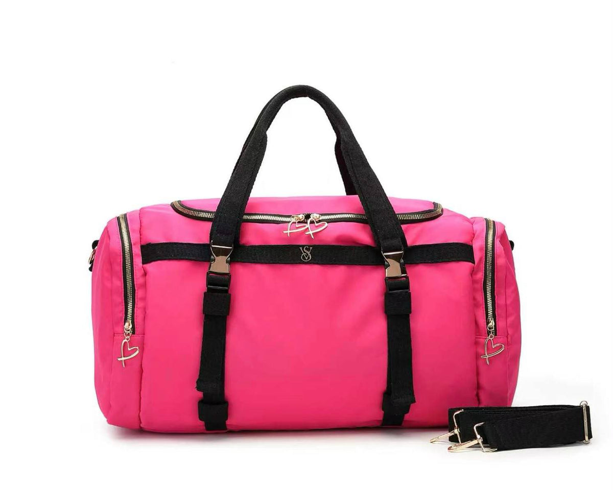 Victoria's Secret 

travelling bag 

new came 
big size 
good quality 
105 dhs🇦🇪🇦🇪

Zain295
♥️♥️♥️