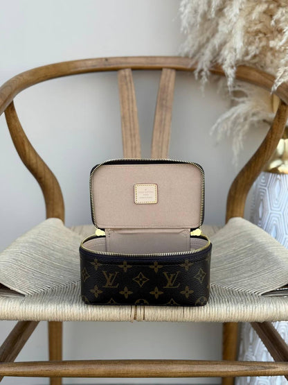 New collection✨✨✨
LV
17cm
300 dhs🇦🇪
23cm
320 dhs🇦🇪
35cm
350 dhs🇦🇪
Top quality 
With box🎁

Zain167
♥️♥️♥️