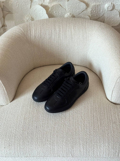 Christian Dior 
AAA quality

size:40 to 46

460 dhs🇦🇪🇦🇪🇦🇪
Zain185
♥️♥️♥️