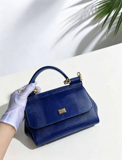 D&G
110 dhs💛
size：20cm
High-quality with box

Zain35
♥️♥️♥️