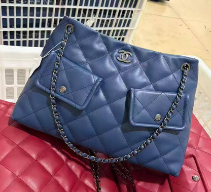 Chanel 
good quality 
Size 39 cm 
110 dhs💓

Zain278
♥️♥️♥️