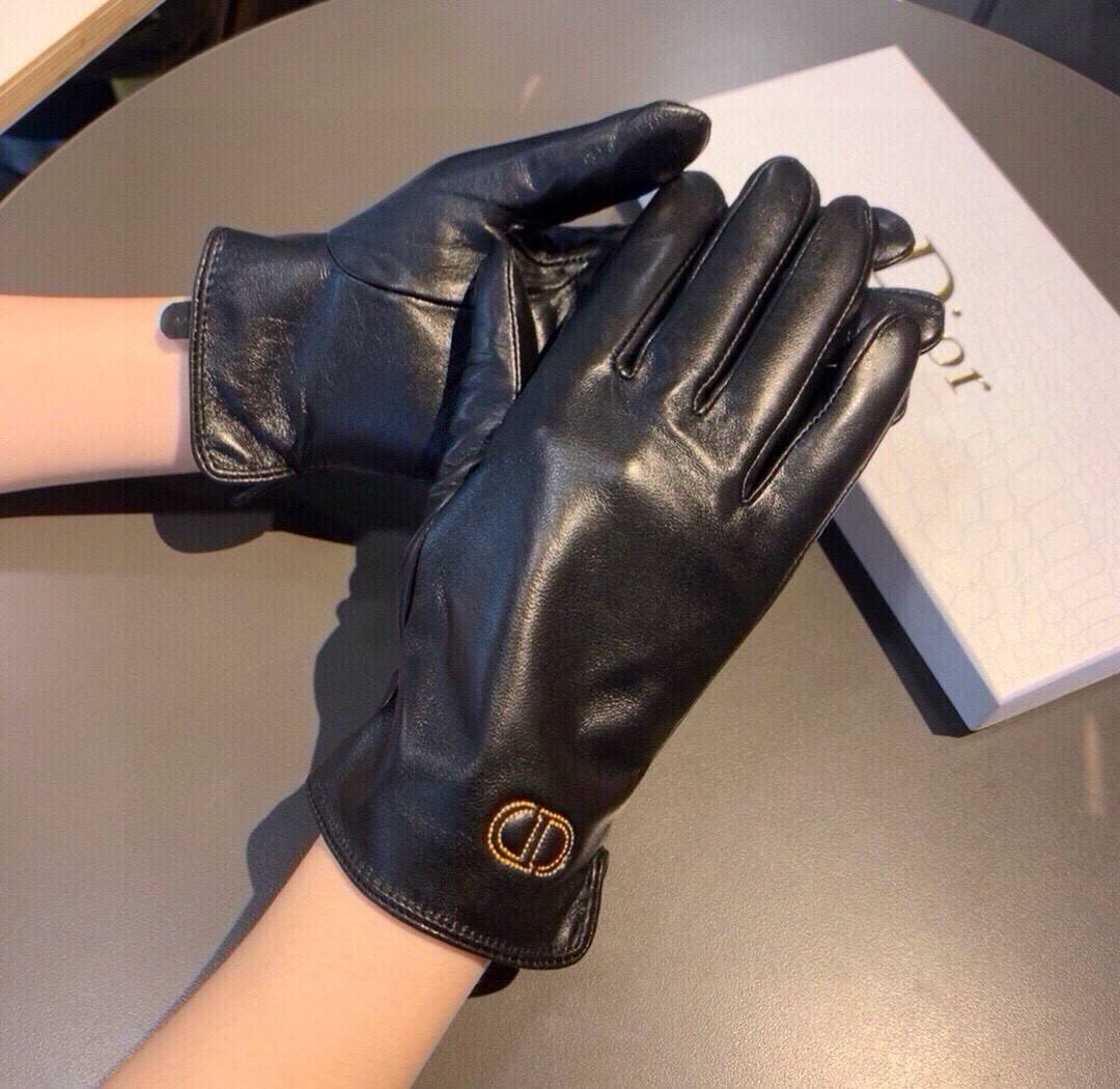 DIOR GlOVES

VVIP QUALITY

WITH ORRIGINAL BOX

320 dhs🇦🇪🇦🇪

Zain281
♥️♥️♥️