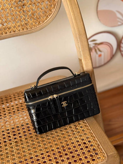 New Collection✨✨✨
CHANEL
19cm 340 dhs🇦🇪🇦🇪
29cm 360 dhs🇦🇪🇦🇪
*MASTER QUALITY*
With box🎁

Zain167
♥️♥️♥️