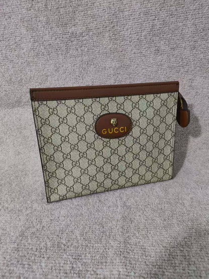 Lv  
Gucci

clutch bag

With box 
80 dhs🇦🇪🇦🇪

Zain50
♥️♥️♥️