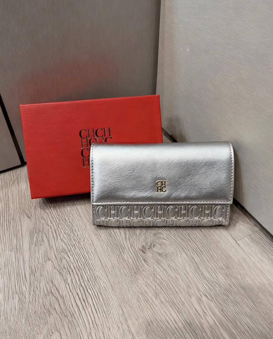 CH
90 dhs🪙🖤
size：20cm

Zain35
♥️♥️♥️
