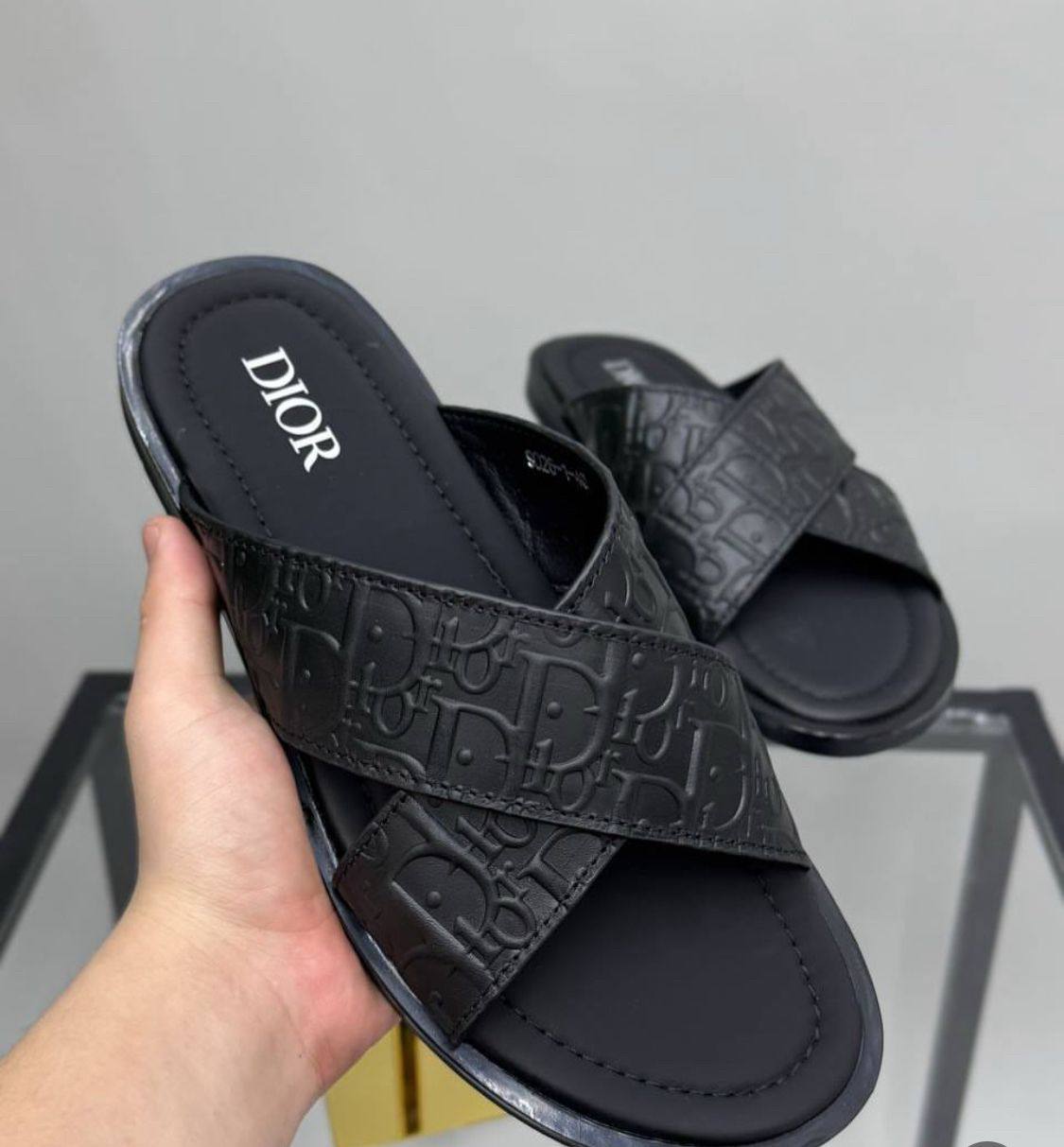 Dior
Size 40-46⚡️
105 dhs❣️

Zain183
♥️♥️♥️