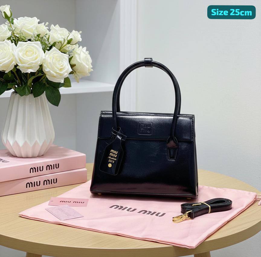 Miu Miu
Good quality 
110 dhs🪙🌨️

Zain186
♥️♥️♥️