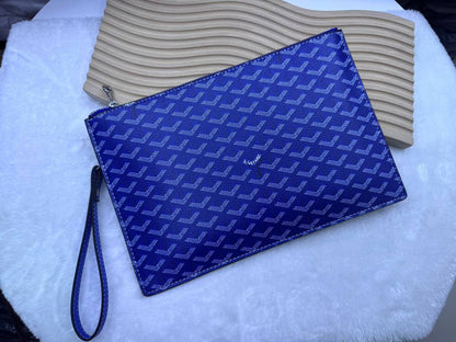Goyard 

with box🎁🎁🎁

size：30×20
65 dhs💓

Zain114
♥️♥️♥️