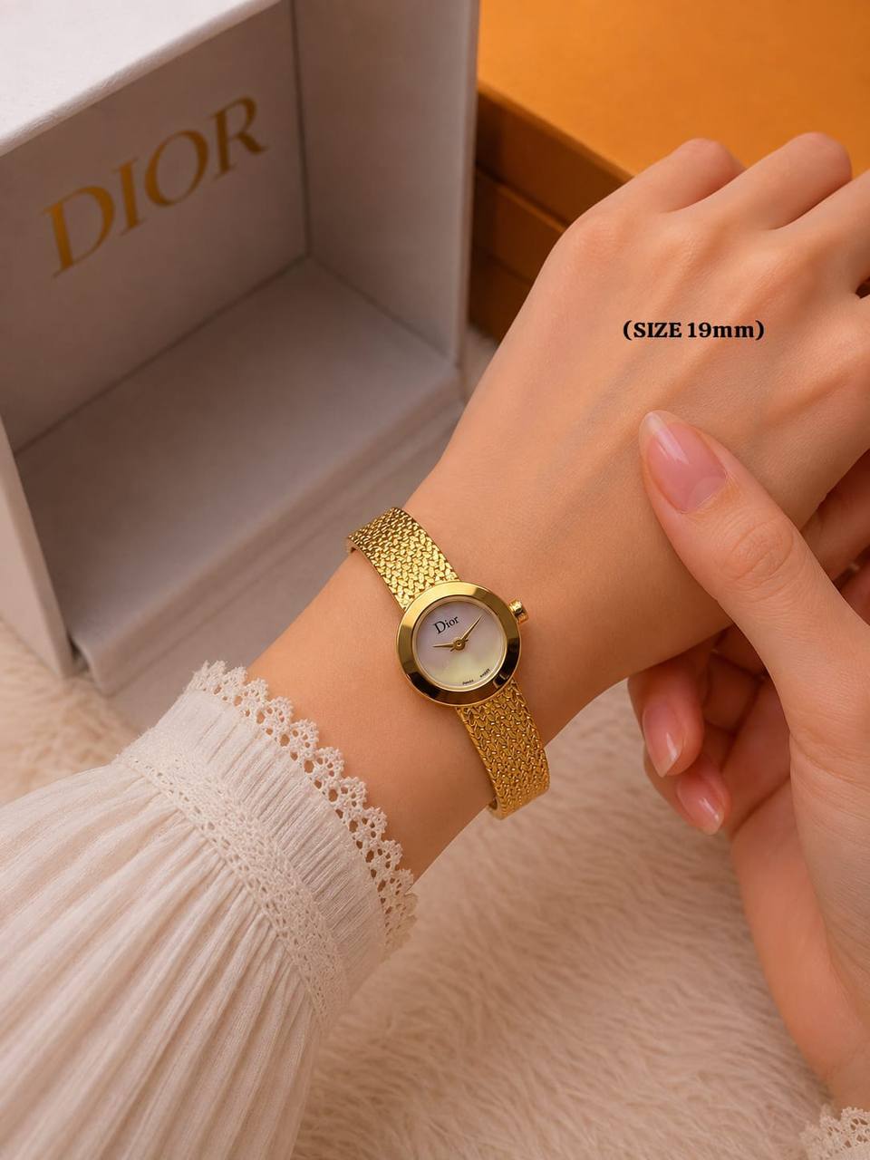 Dior 
watch for ladies 

good quality 

220DHS🇦🇪
 (size 19mm)

Zain59
♥️♥️♥️