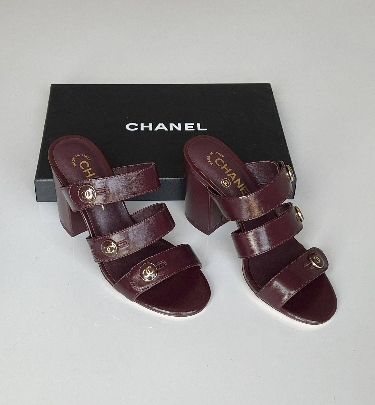 CHANEL 
SuperMaster Quality 💯
450 dhs❣️
Size: 36-41💥

Zain171
♥️♥️♥️