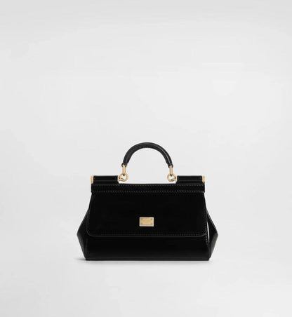 D&G
95 dhs🪙
size：20CM
Good quality 

with box
🎁🎁🎁

Zain35
♥️♥️♥️