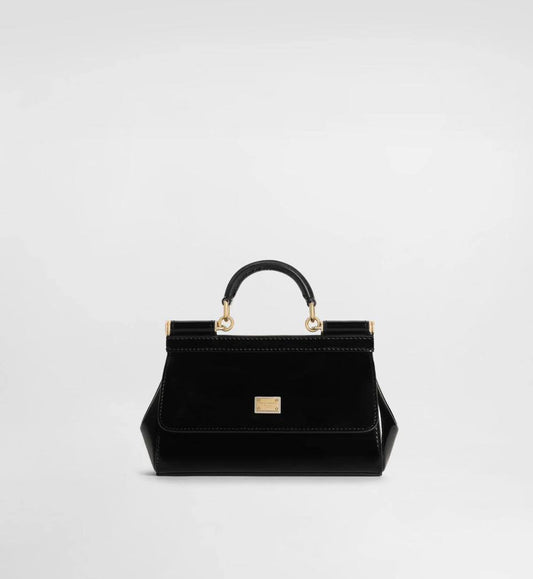 D&G
95 dhs🪙
size：20CM
Good quality 

with box
🎁🎁🎁

Zain35
♥️♥️♥️