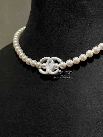 CHANEL ❤️‍🔥*
Necklace 🦋
Master quality 💯
With normal boxes 🗃️ 
60 dhs✅
With master box 📦 
75 dhs✅

Zain216
♥️♥️♥️