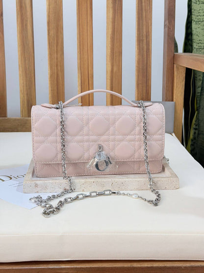 DIOR💫
Super Master Quality ⚡️
Original Packing 🎁
Size 21CM📏

For Price 👇 WhatsApp✅
0568585901 
0507557372
0552275751 Owner Zain 👌

Zain321
♥️♥️♥️