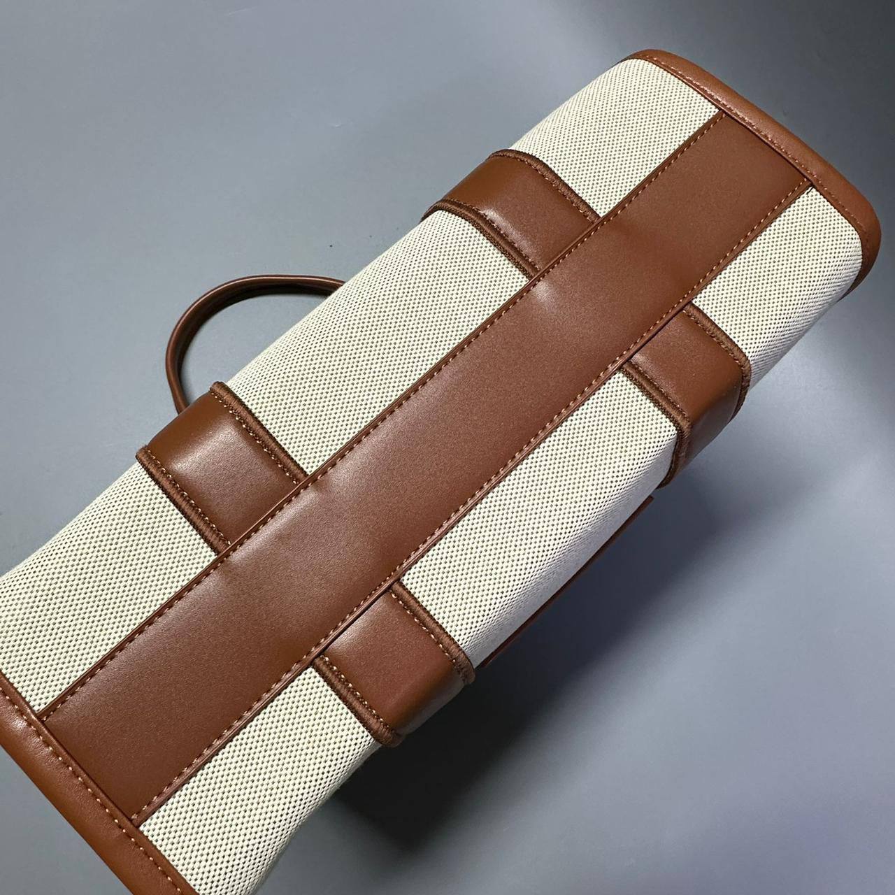 MARC JACOBS 

THE TOTE BAG 

NEW CAME GOOD QUALITY 
115 dhs🪙🌨️

Zain39
♥️♥️♥️