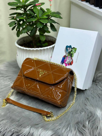 Prada
85 dhs✅
With box

Zain219
♥️♥️♥️