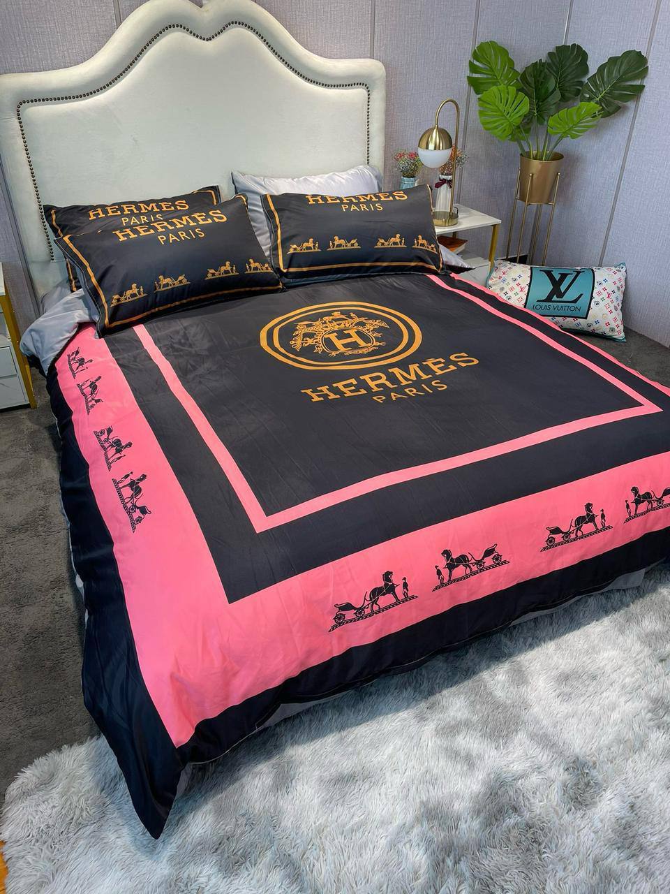 Bed cover 
4 in 1
200*230 cm
140 dhs🪙🌨️

Zain17
♥️♥️♥️