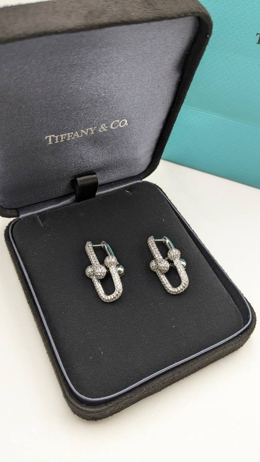 Tiffany & Co
*Master Quality* 
*Earrings*
80 dhs✅ with Normal Box 🎁

Zain210
♥️♥️♥️
