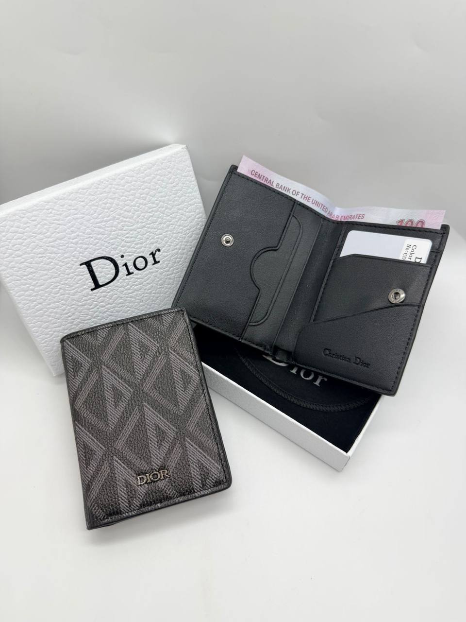 Wallets 

with box
🎁🎁🎁

65 dhs✅
good quality

Zain33
♥️♥️♥️