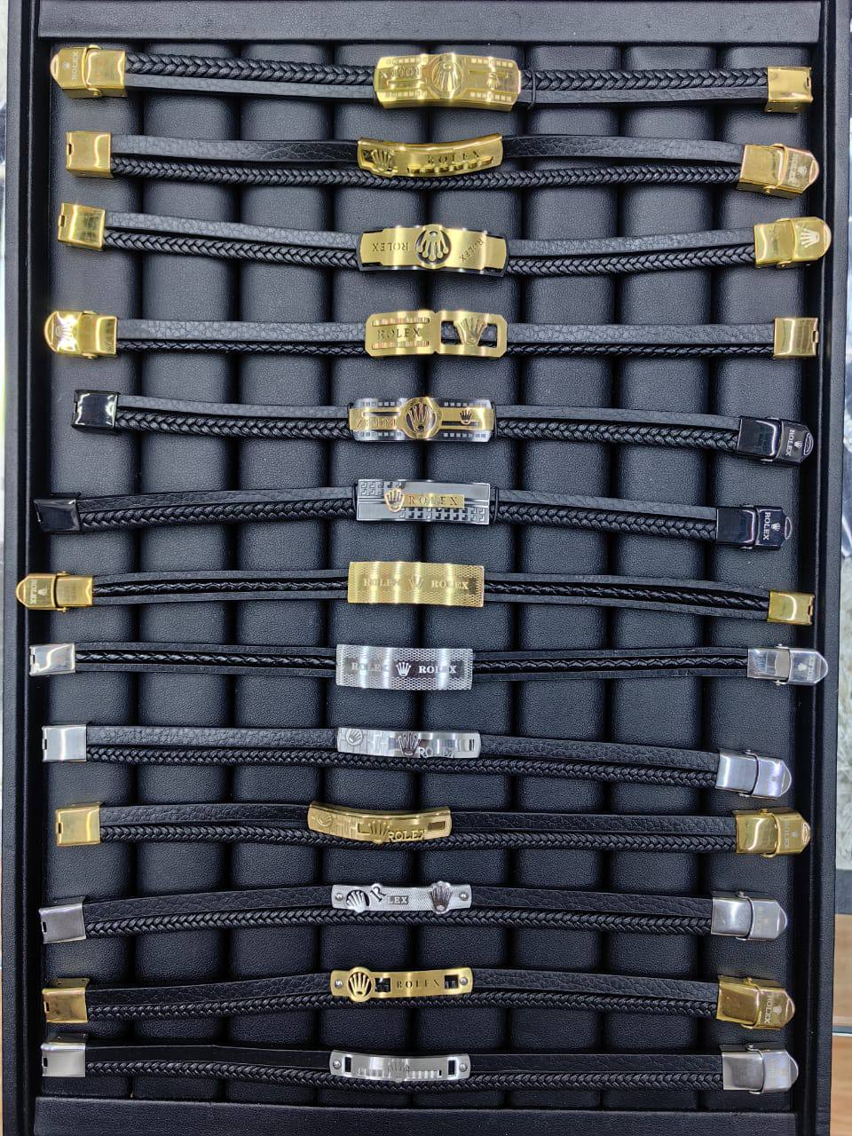 MEN BRACELET

45 dhs💓

WITH BOX AND PAPER BAG🎁🛍️
🎁🎁🎁

Zain89
♥️♥️♥️